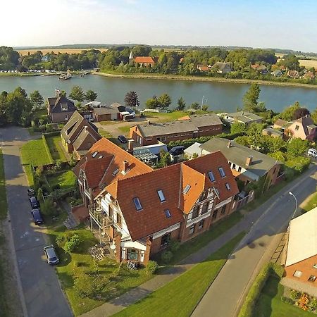 Kanalvilla - Urlaub Am Nord-Ostseekanal - Zwei Ferienwohnungen Im Angebot- Eine Im Dachgeschoss Und Eine Wohnung Mit Garten Sehestedt  Esterno foto