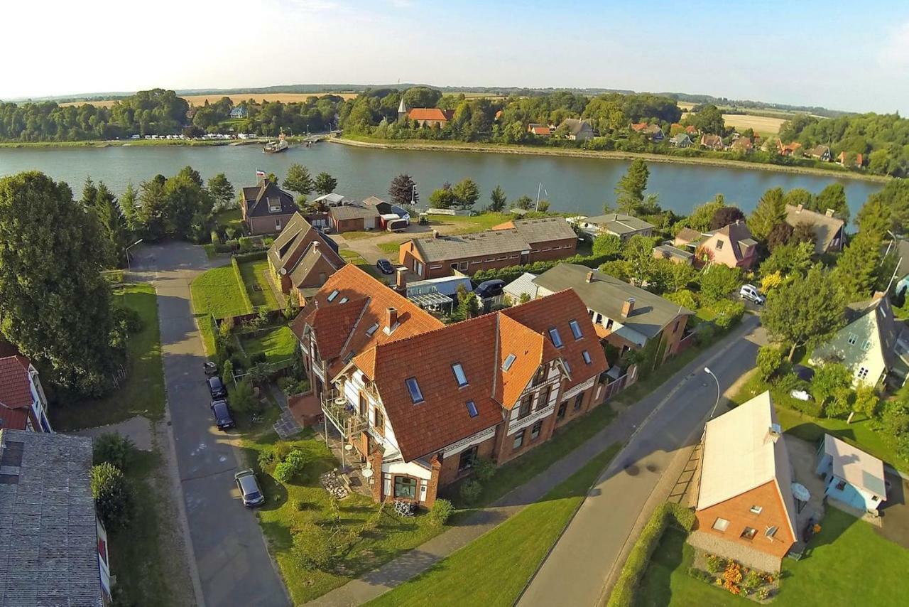 Kanalvilla - Urlaub Am Nord-Ostseekanal - Zwei Ferienwohnungen Im Angebot- Eine Im Dachgeschoss Und Eine Wohnung Mit Garten Sehestedt  Esterno foto