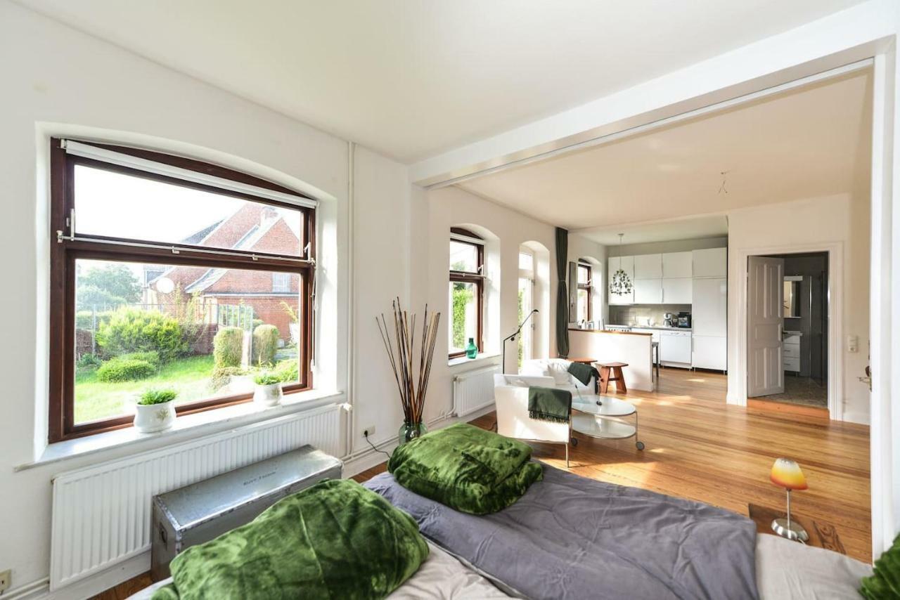 Kanalvilla - Urlaub Am Nord-Ostseekanal - Zwei Ferienwohnungen Im Angebot- Eine Im Dachgeschoss Und Eine Wohnung Mit Garten Sehestedt  Esterno foto