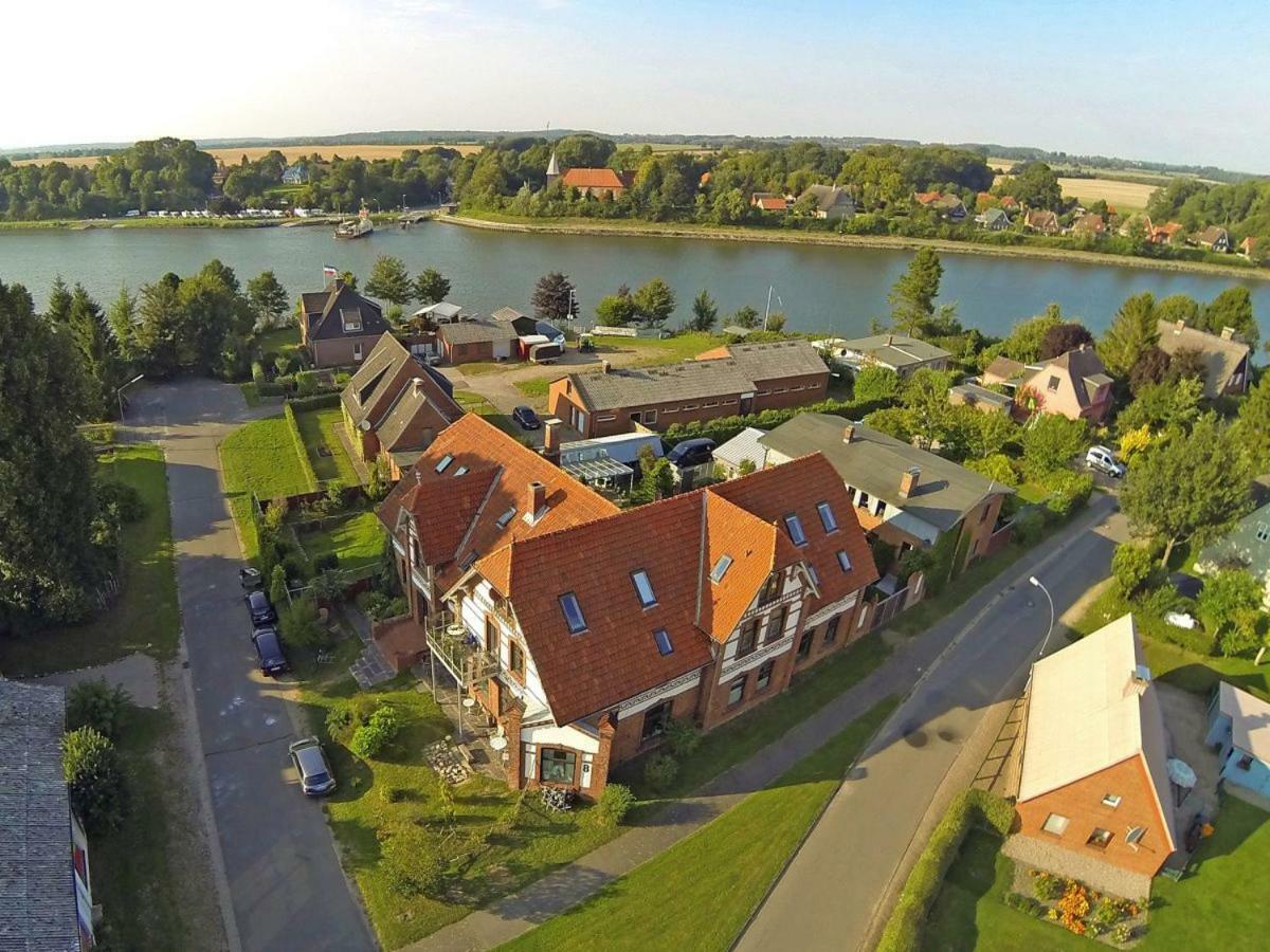 Kanalvilla - Urlaub Am Nord-Ostseekanal - Zwei Ferienwohnungen Im Angebot- Eine Im Dachgeschoss Und Eine Wohnung Mit Garten Sehestedt  Esterno foto